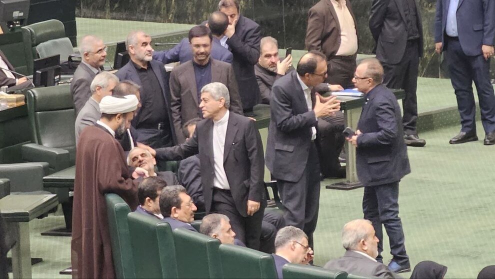 خوش و بش علی طیبنیا با برخی از نمایندگان مجلس +تصاویر خوش و بش علی طیبنیا با برخی از نمایندگان مجلس +تصاویر