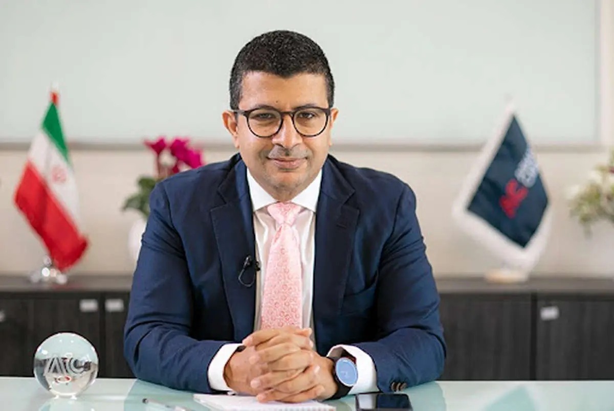 ۳۶۰ میلیون یورو وام برای تولید موبایل ایرانی | رئیس کمیسیون صنایع اتاق بازرگانی: جوک قرن است ۳۶۰ میلیون یورو وام برای تولید موبایل ایرانی | رئیس کمیسیون صنایع اتاق بازرگانی: جوک قرن است