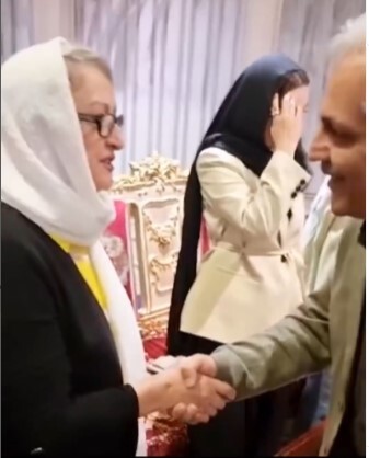 دست دادن مهران مدیری و مریم امیرجلالی در جریان اکران خصوصی ۶ صبح