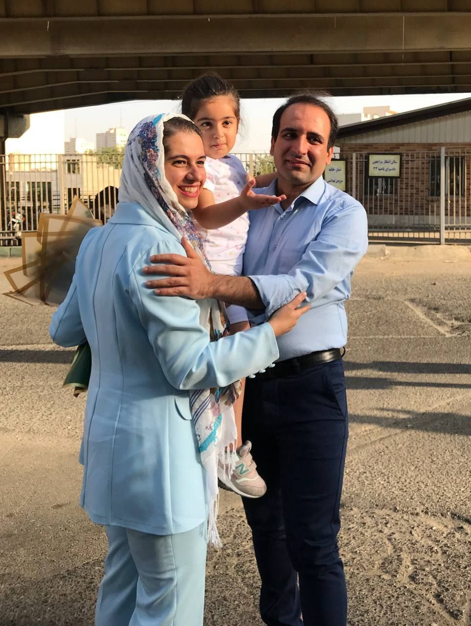 لحظه به هم رسیدن مجید توکلی و دخترش لحظه به هم رسیدن مجید توکلی و دخترش