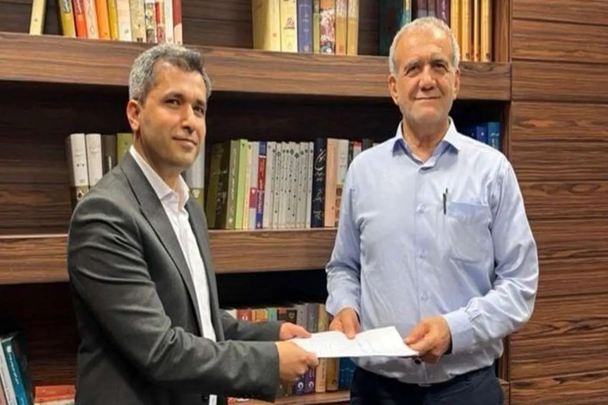 شریفی زارچی: عارف یک روز بعد از اخراج من استعفا داد شریفی زارچی: عارف یک روز بعد از اخراج من استعفا داد