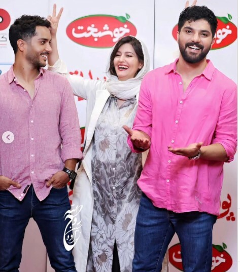 شوخی و خنده هنرپیشههای پول و پارتی در اکران مردمی + عکسها شوخی و خنده هنرپیشههای پول و پارتی در اکران مردمی + عکسها