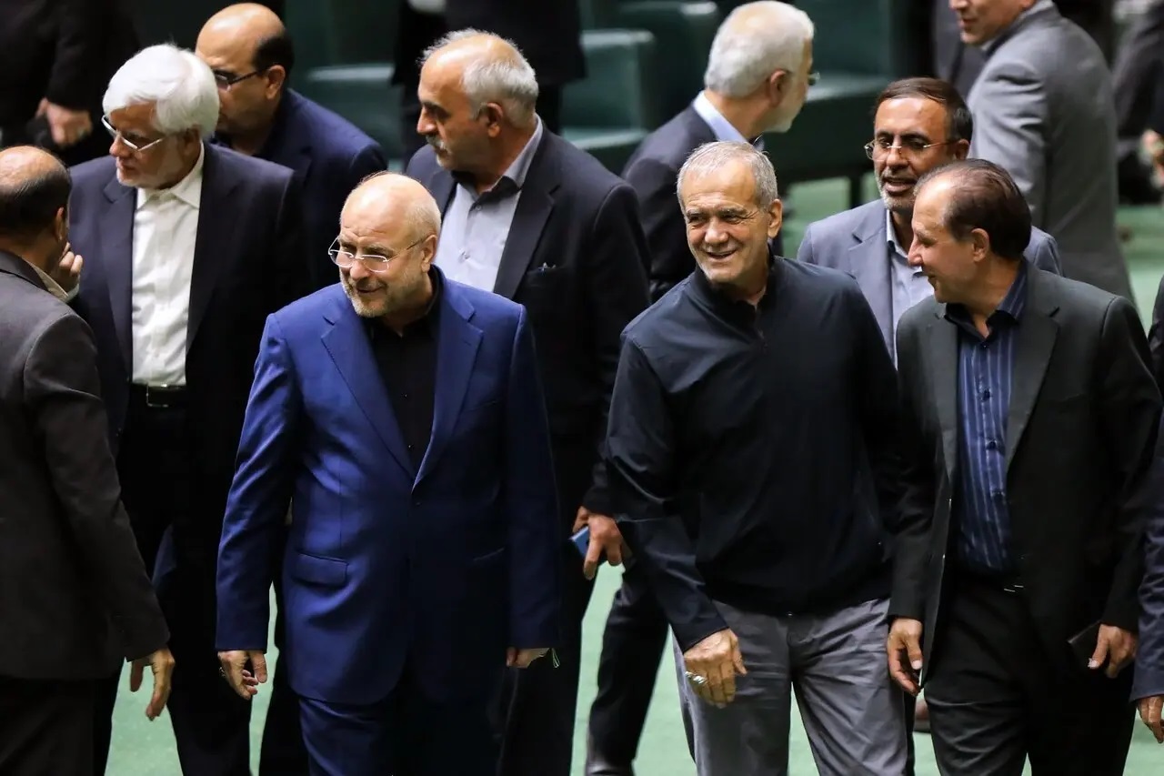 به هیچ عنوان از آقای قالیباف نشنیدم که نظرش بر روی وزیر خاصی باشد| هیچ سفارشی هم به هیئت رئیسه نشده به هیچ عنوان از آقای قالیباف نشنیدم که نظرش بر روی وزیر خاصی باشد| هیچ سفارشی هم به هیئت رئیسه نشده