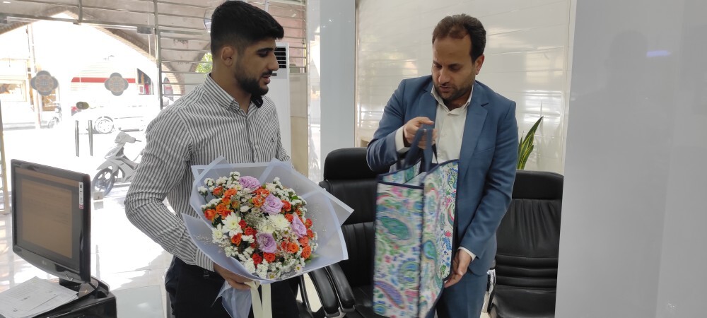 سعید اسماعیلی قهرمان بلند آوازه کشتی فرنگی المپیک پاریس به ملل پیوست سعید اسماعیلی قهرمان بلند آوازه کشتی فرنگی المپیک پاریس به ملل پیوست