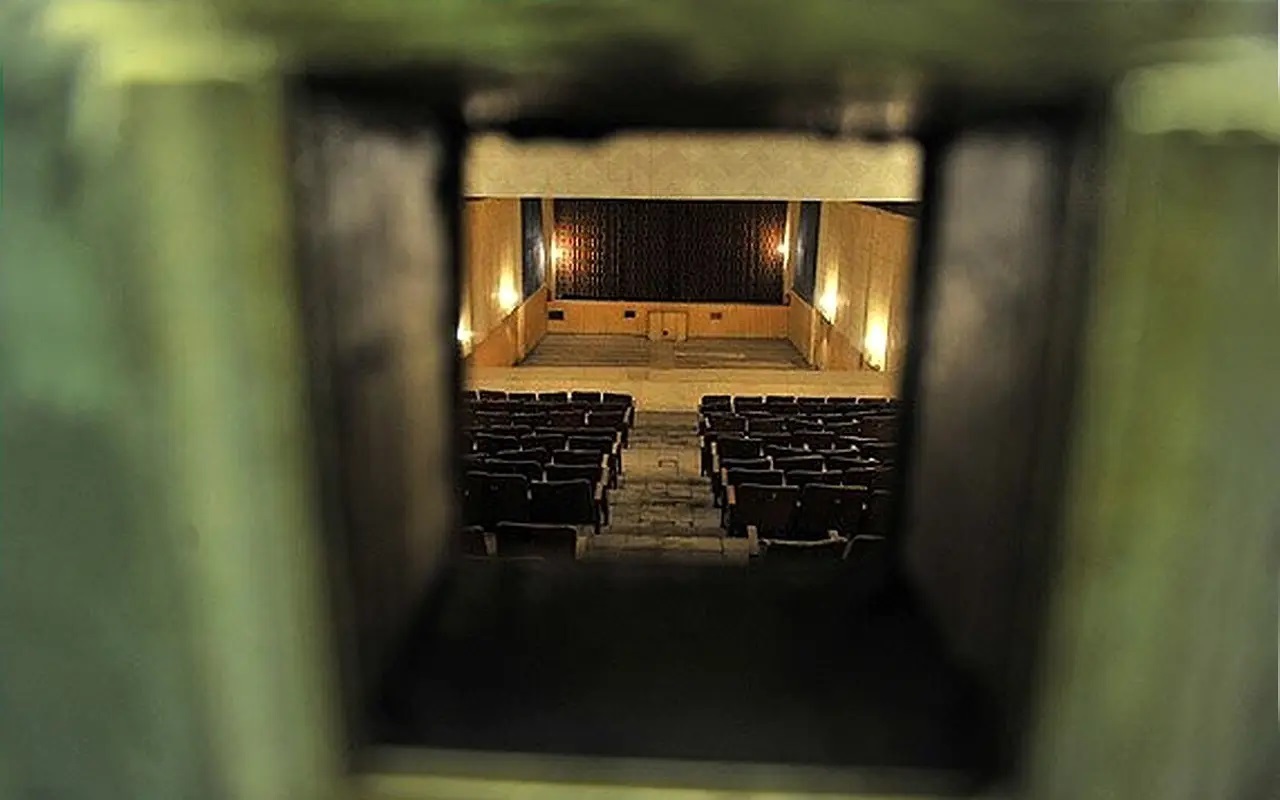 سینما نادر خیابان لالهزار تخریب شد سینما نادر خیابان لالهزار تخریب شد