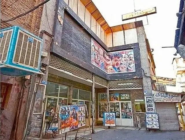 سینما نادر خیابان لالهزار تخریب شد سینما نادر خیابان لالهزار تخریب شد