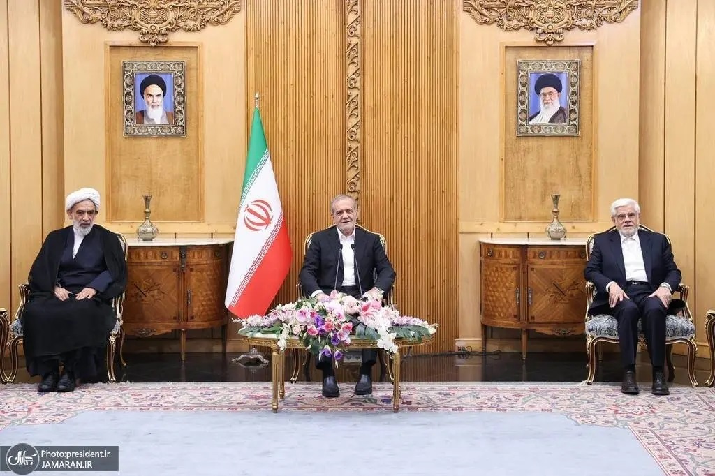 کدام عضو دفتر رهبری، پزشکیان را برای سفر به عراق بدرقه کرد؟ + تصاویر کدام عضو دفتر رهبری، پزشکیان را برای سفر به عراق بدرقه کرد؟ + تصاویر