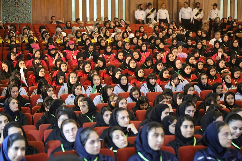 دکتر نجارزاده در افتتاحیه نخستین المپیاد ورزشی فرزندان دختر کارکنان بانک ملی ایران: طرح توسعه ورزش در بانک در دستور کار است دکتر نجارزاده در افتتاحیه نخستین المپیاد ورزشی فرزندان دختر کارکنان بانک ملی ایران: طرح توسعه ورزش در بانک در دستور کار است