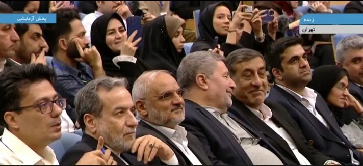 حاشیه جالب از نشست خبری پزشکیان| واکنش حضرتی و قائم پناه به سخنان رئیس جمهور حاشیه جالب از نشست خبری پزشکیان| واکنش حضرتی و قائم پناه به سخنان رئیس جمهور