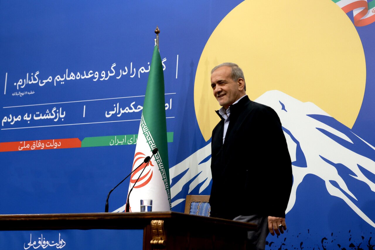 تصویر پزشکیان از نگاه «فرهیختگان»؛ بیبرنامه و دور از موضوع! تصویر پزشکیان از نگاه «فرهیختگان»؛ بیبرنامه و دور از موضوع!