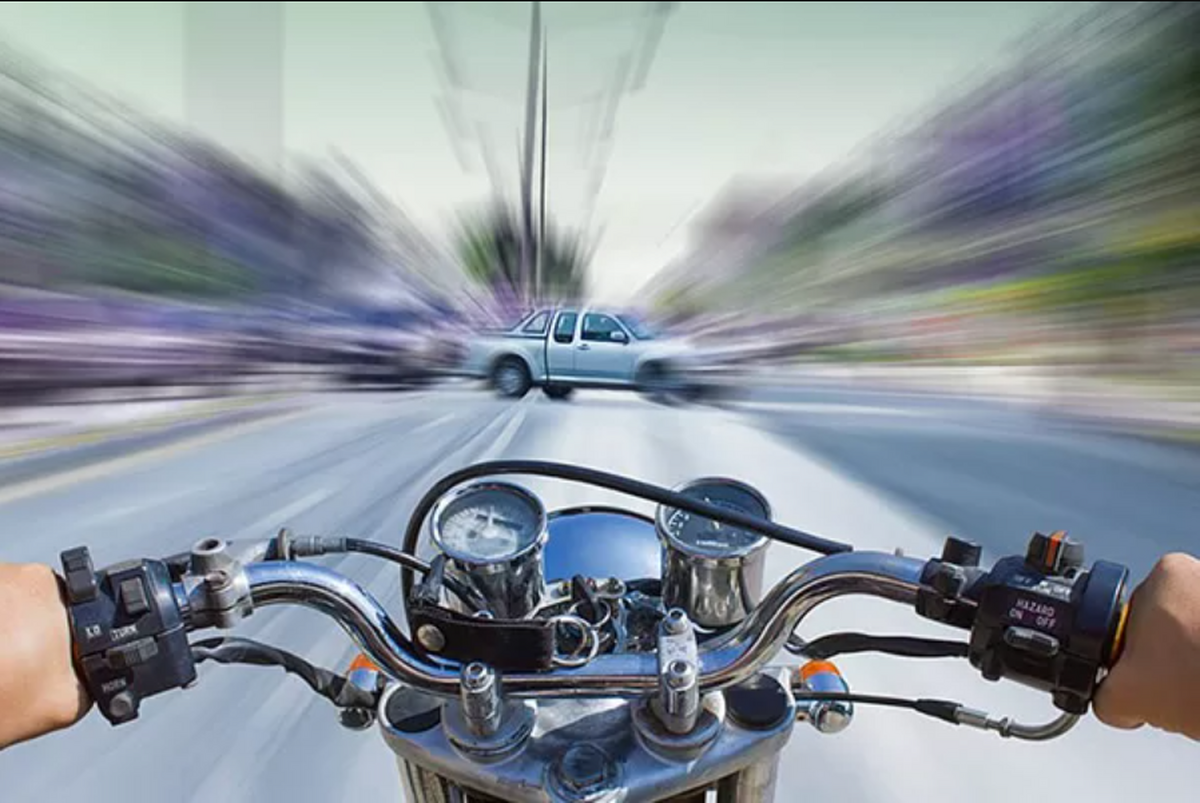 ببینید| ویدئویی عجیب از اقدام شهروند ترکیهای پشت موتورسیکلت! ببینید| ویدئویی عجیب از اقدام شهروند ترکیهای پشت موتورسیکلت!