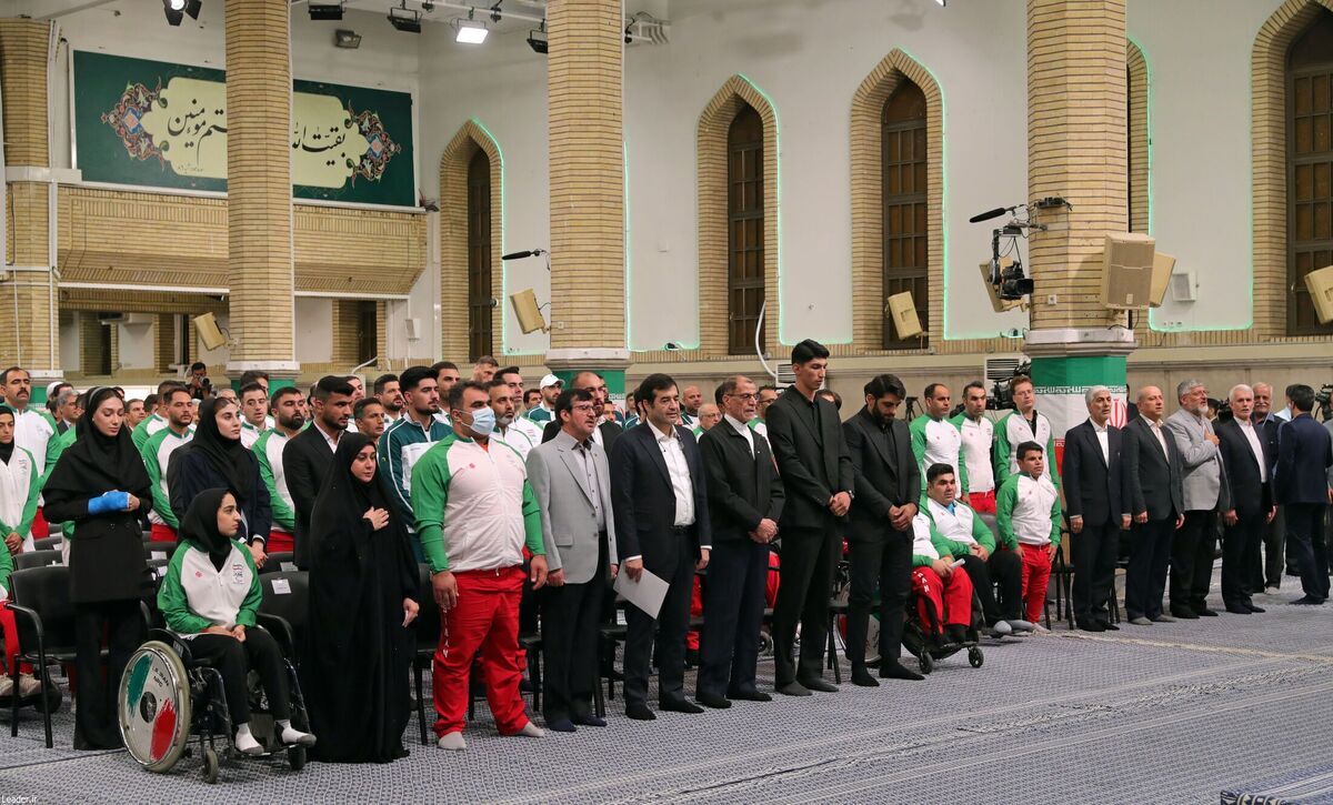 مبینا نعمتزاده با دست شکسته در دیدار رهبر انقلاب +عکس مبینا نعمتزاده با دست شکسته در دیدار رهبر انقلاب +عکس