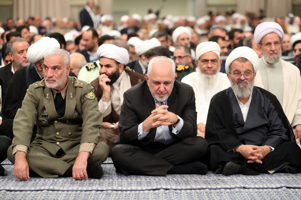 تصویری از حضور ظریف در مراسم امروز بیت رهبری تصویری از حضور ظریف در مراسم امروز بیت رهبری