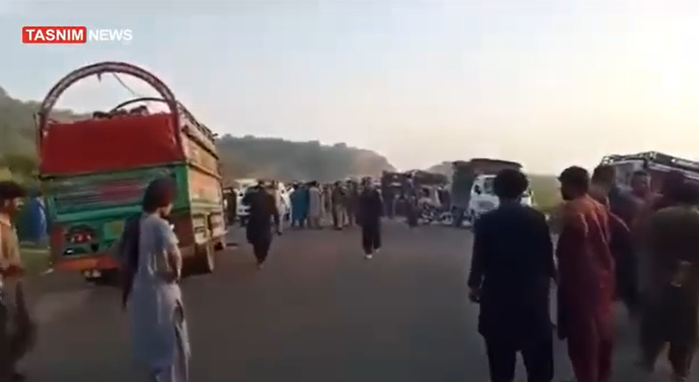 ببینید| تصاویری از محل حادثه تروریستی در پاکستان؛ ۲۳ نفر کشته شدند ببینید| تصاویری از محل حادثه تروریستی در پاکستان؛ ۲۳ نفر کشته شدند