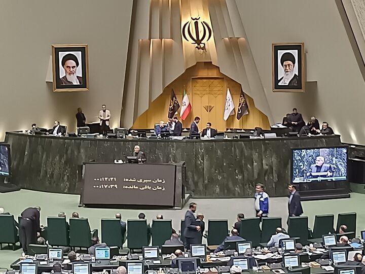 توصیه روزنامه جوان به نمایندگان مجلس؛ حرف مراجع را گوش کنید