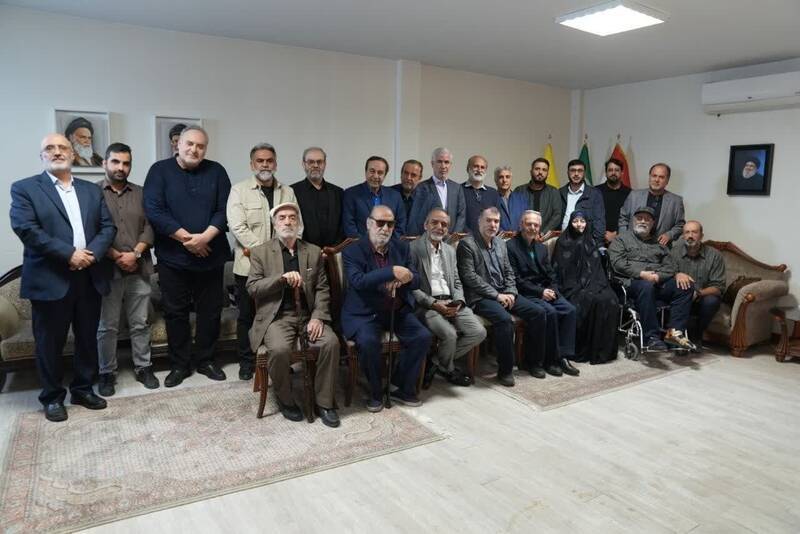 کدام هنرمندان ایرانی به دیدار نماینده حزبالله در ایران رفتند؟ + عکس کدام هنرمندان ایرانی به دیدار نماینده حزبالله در ایران رفتند؟ + عکس