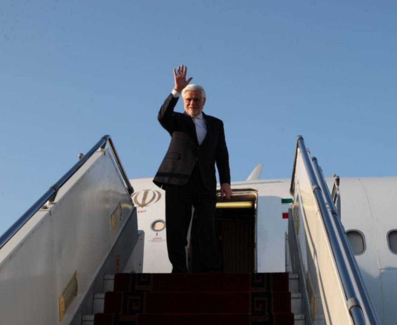 عارف به پاکستان مىرود عارف به پاکستان مىرود