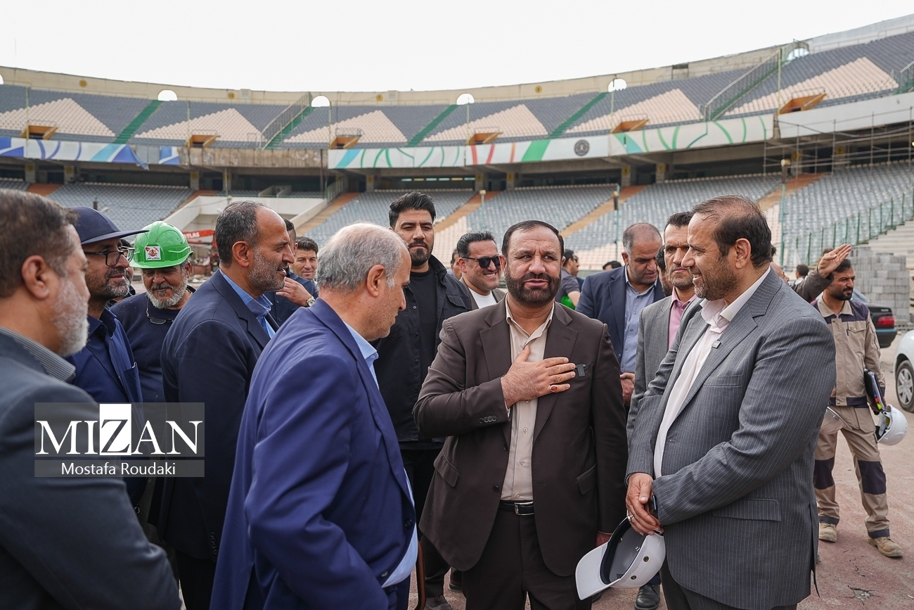 عکس| مهدی تاج با عصا و دمپایی به آزادی رفت عکس| مهدی تاج با عصا و دمپایی به آزادی رفت