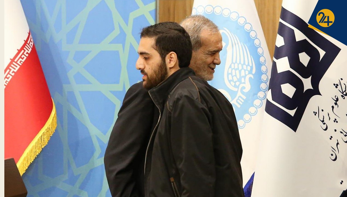 پنج سئوال درباره برهمزدن سخنرانی پزشکیان در دانشگاه تهران| استراتژی بر هم زدن سخنرانیها با اسم رمز «صدای دانشجو» پنج سئوال درباره برهمزدن سخنرانی پزشکیان در دانشگاه تهران| استراتژی بر هم زدن سخنرانیها با اسم رمز «صدای دانشجو»