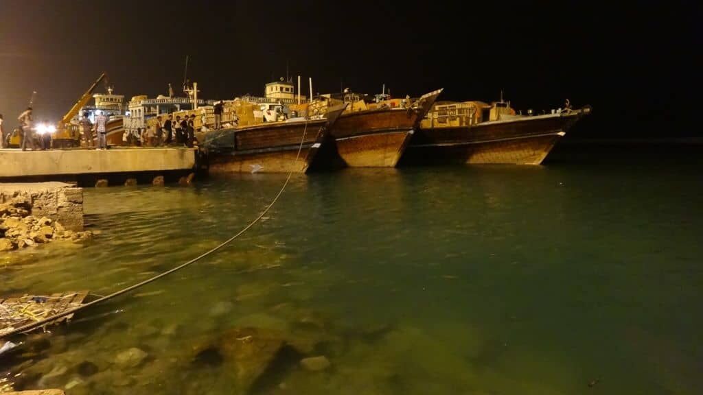 توقیف سه فروند شناور حامل سوخت قاچاق توسط نیروی دریایی سپاه توقیف سه فروند شناور حامل سوخت قاچاق توسط نیروی دریایی سپاه