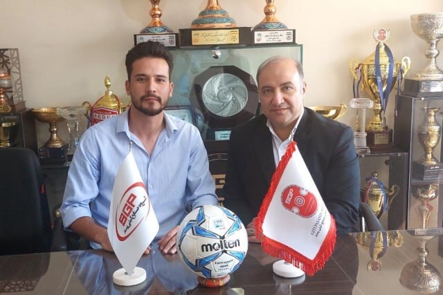 عکس| رونمایی از ستاره افغانستانی در تیم لیگ برتری عکس| رونمایی از ستاره افغانستانی در تیم لیگ برتری