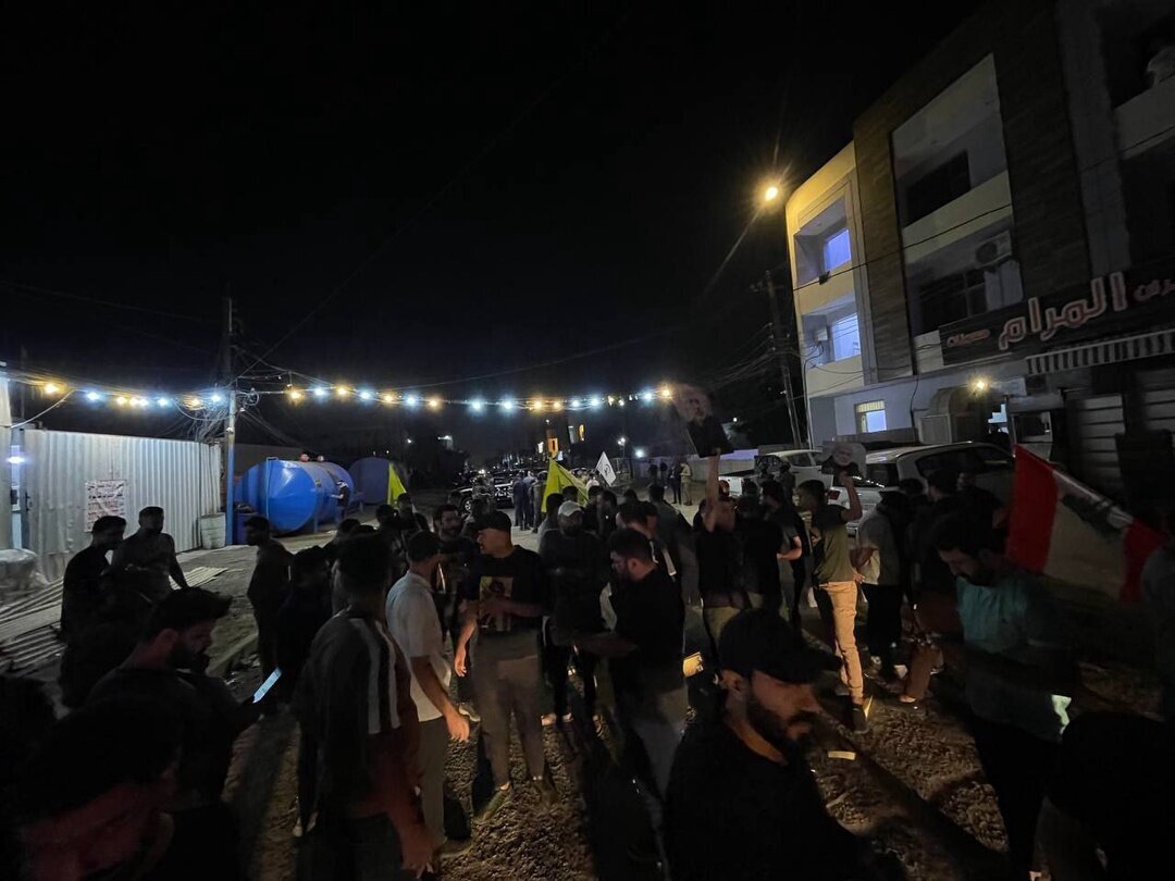 ببینید| حمله جوانان خشمگین عراقی به ساختمان شبکه امبیسی عربستان ببینید| حمله جوانان خشمگین عراقی به ساختمان شبکه امبیسی عربستان