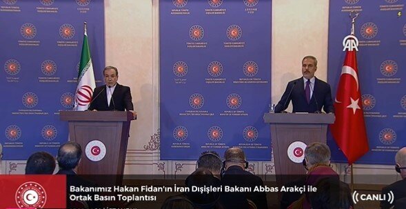 هشدار عراقچی در نشست خبری با همتای ترکیهای: منطقه به بشکه باروت تبدیل شده + فیلم هشدار عراقچی در نشست خبری با همتای ترکیهای: منطقه به بشکه باروت تبدیل شده + فیلم