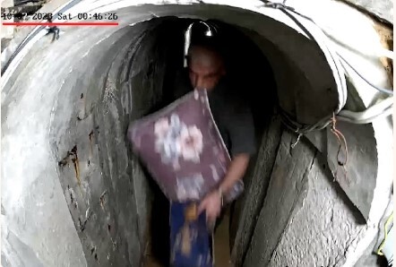 ببینید| فیلم جدید از یحیی سنوار در ساعاتی قبل از عملیات ۷ اکتبر ببینید| فیلم جدید از یحیی سنوار در ساعاتی قبل از عملیات ۷ اکتبر