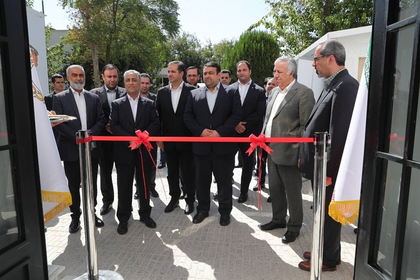 افتتاح «ساختمان شهدای خدمت» با حضور مدیرعامل بانک ملی ایران افتتاح «ساختمان شهدای خدمت» با حضور مدیرعامل بانک ملی ایران