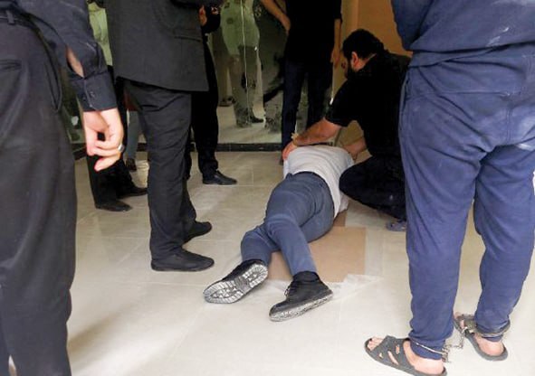 عکس| پزشک سرشناس با کمک منشی اش، برادرش را به طرز وحشتناکی به قتل رساند عکس| پزشک سرشناس با کمک منشی اش، برادرش را به طرز وحشتناکی به قتل رساند