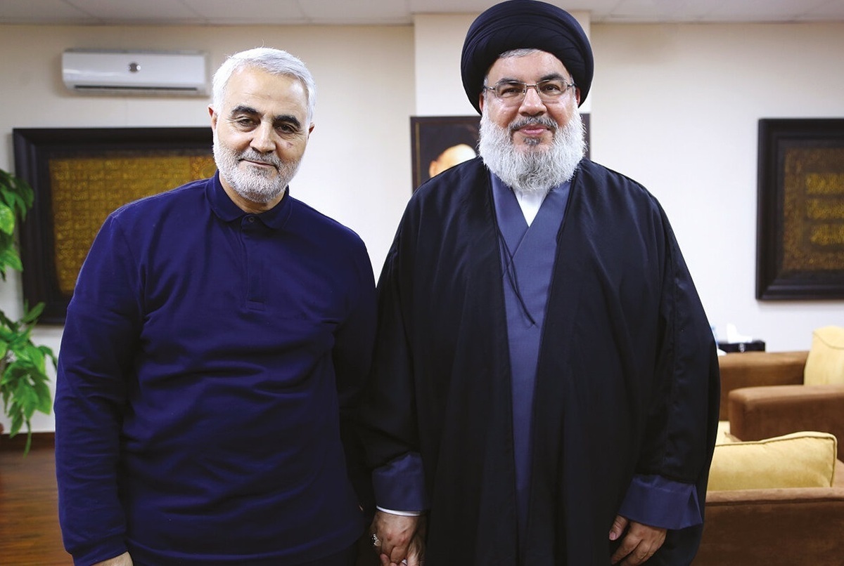 ببینید| ویدئویی از سیدحسن نصرالله و شهید سلیمانی کنار پهپاد انتحاری