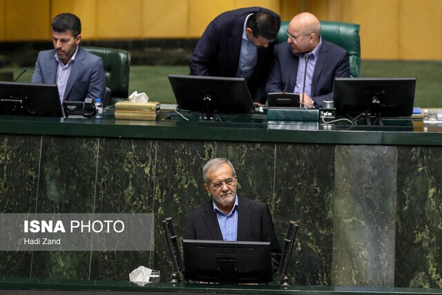 دولت لایحه بودجه ۱۴۰۱ را ارائه کرد| پزشکیان: هزینه تمام شده بنزین بدون لحاظ قیمت نفت حدود ۸۰۰۰ تومان است | هزینه هر لیتر بنزین وارداتی بین ۳۰ تا ۴۰ هزار تومان است + فیلم