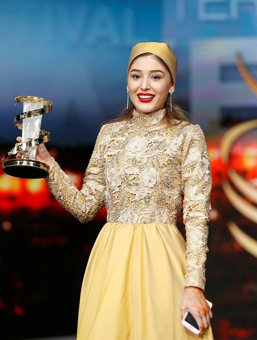 فرشته حسینی کیست؟ فرشته حسینی کیست؟