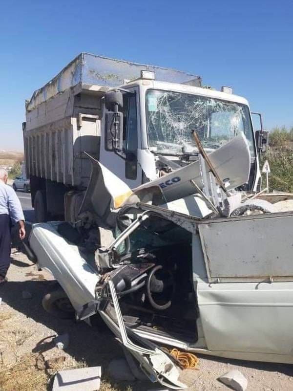 عکس| جان سالم بدربردن راننده از وانت مچاله! عکس| جان سالم بدربردن راننده از وانت مچاله!