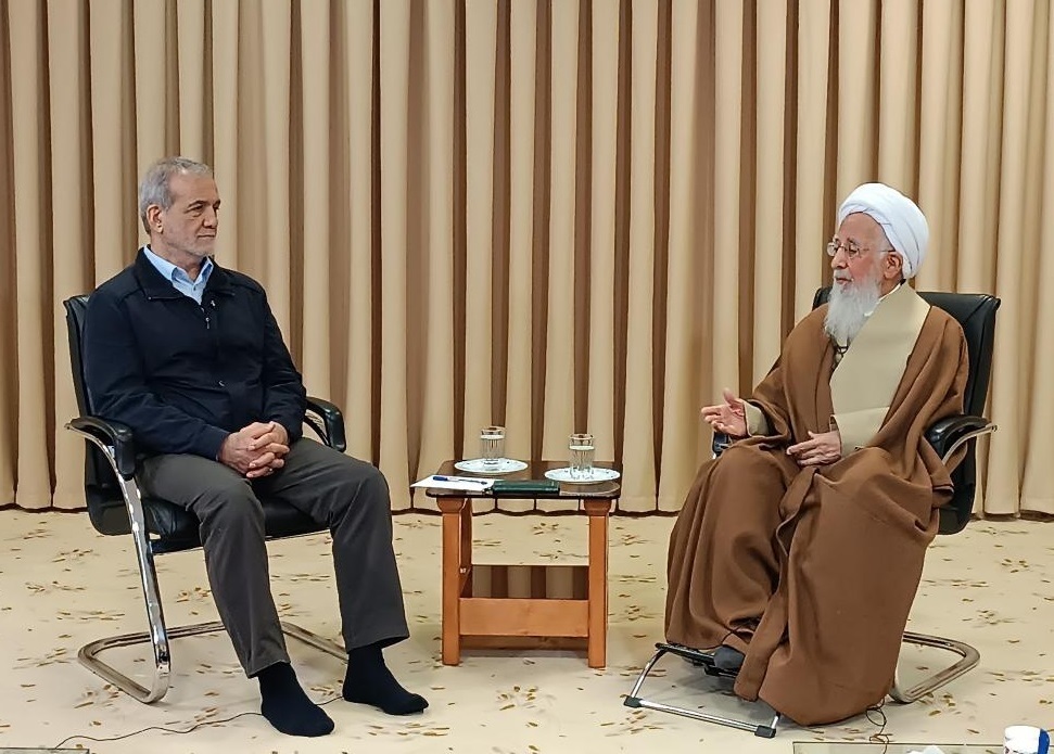 آیتالله جوادی آملی در دیدار با رئیس جمهور: جنگ طلب نیستیم، اما هر تعرضی را پاسخ میدهید| خدا هیچ ملتی را با تازیانهای دردناکتر از فقر نزده آیتالله جوادی آملی در دیدار با رئیس جمهور: جنگ طلب نیستیم، اما هر تعرضی را پاسخ میدهید| خدا هیچ ملتی را با تازیانهای دردناکتر از فقر نزده