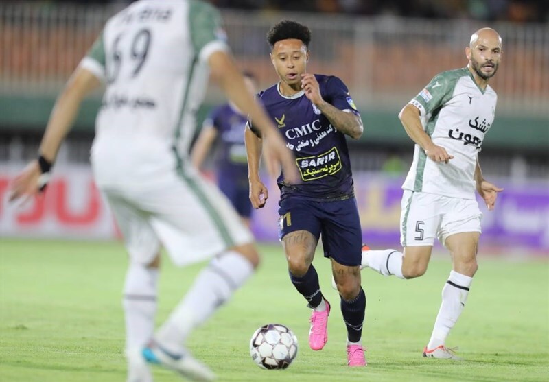 شکایت باشگاه چادرملو از داور بازی با ذوب آهن شکایت باشگاه چادرملو از داور بازی با ذوب آهن