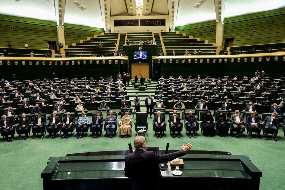 انتقاد تند «هم میهن» از دخالت مجلسیها در انتصابات استانی؛ پزشکیان وزرایش را مقابل نمایندگان تنهان نگذارد انتقاد تند «هم میهن» از دخالت مجلسیها در انتصابات استانی؛ پزشکیان وزرایش را مقابل نمایندگان تنهان نگذارد