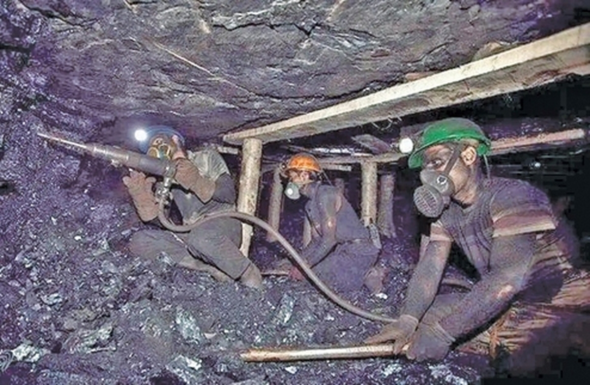 ۷۰۰ کارگر معدن معدنجو طبس استعفا داده اند