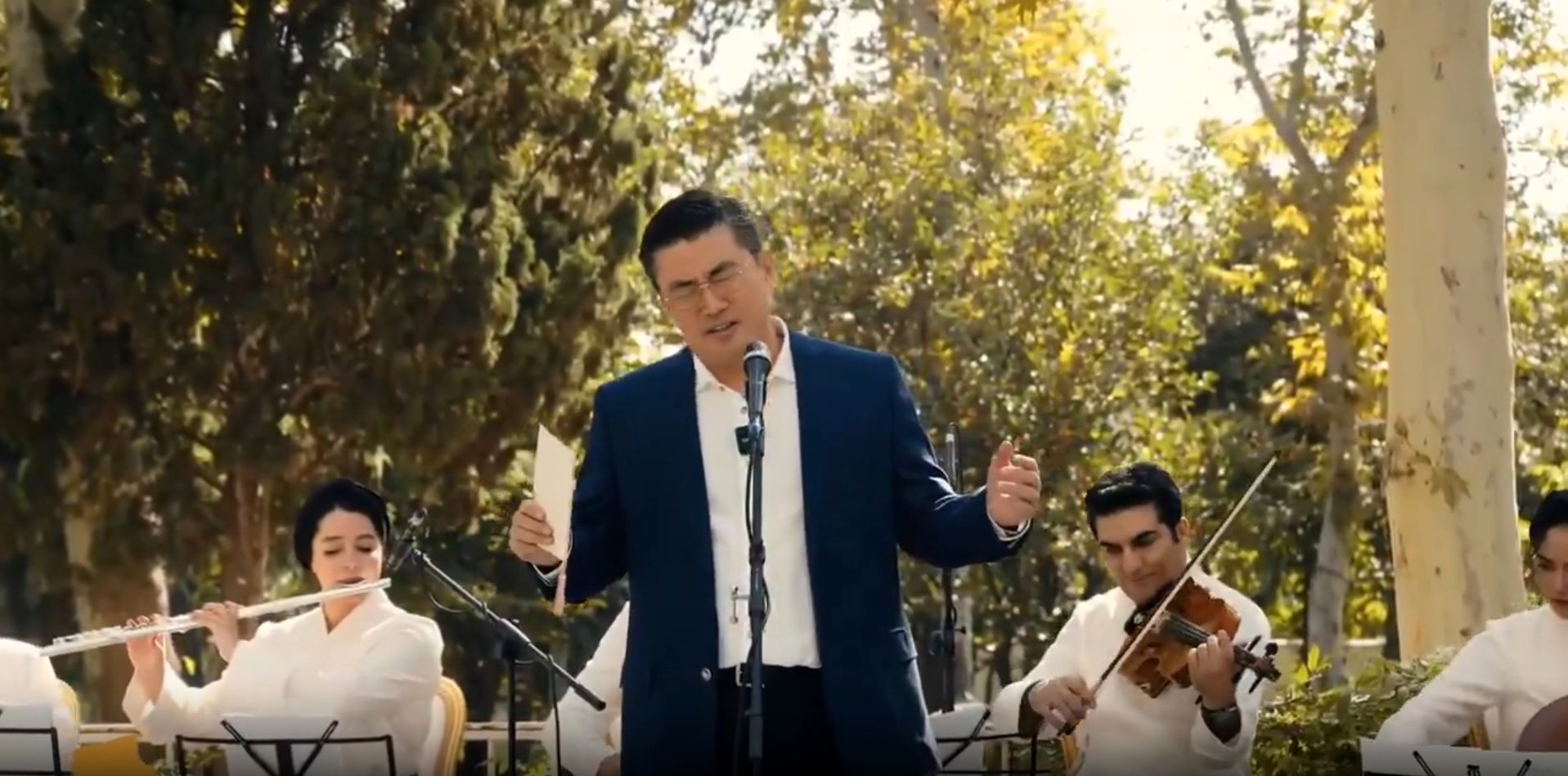 ببینید| بازخوانی جالب آهنگ دلکش توسط سفیر کره جنوبی به فارسی! ببینید| بازخوانی جالب آهنگ دلکش توسط سفیر کره جنوبی به فارسی!