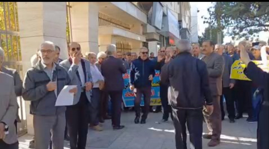 ببینید| شعارهای جالب بازنشستگان کرمانشاه درباره آهو دریایی و جنگ ببینید| شعارهای جالب بازنشستگان کرمانشاه درباره آهو دریایی و جنگ