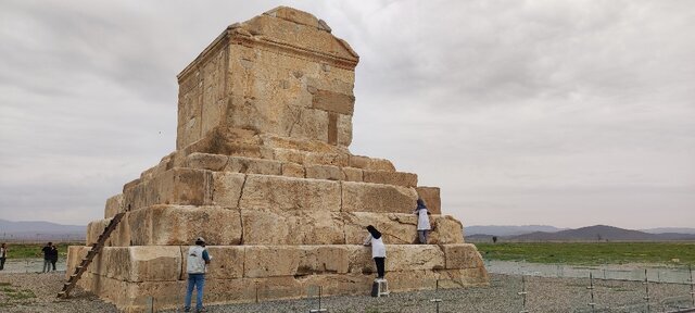 از مصائب مرمت تا نگرانی بزرگ درباره آرامگاه کوروش از مصائب مرمت تا نگرانی بزرگ درباره آرامگاه کوروش