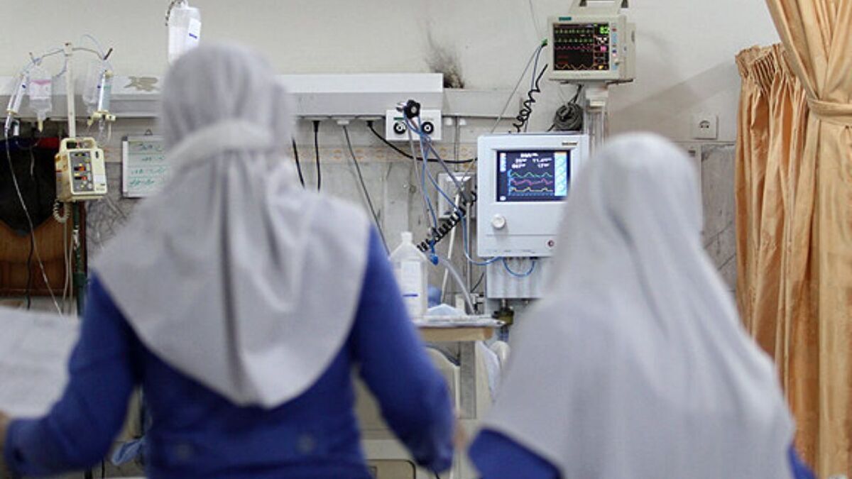 ببینید| صحنه هولناک حمله به یک پرستار در تهران ببینید| صحنه هولناک حمله به یک پرستار در تهران