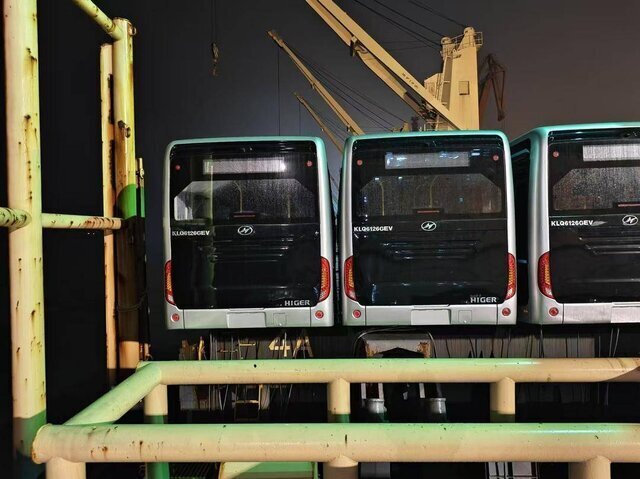 اتوبوسهای چینی بالاخره رسید +تصاویر اتوبوسهای چینی بالاخره رسید +تصاویر