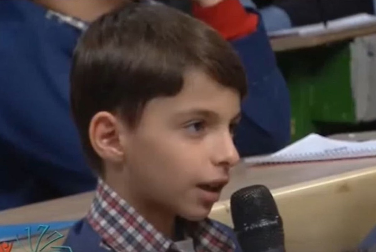 ببینید| سوتی بامزه یک دانش آموز روی آنتن زنده تلویزیون ببینید| سوتی بامزه یک دانش آموز روی آنتن زنده تلویزیون