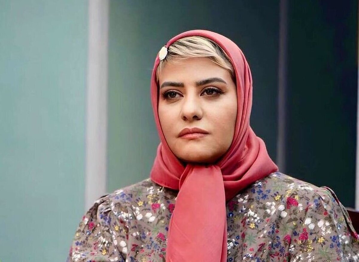 عکس جالب رابعه اسکویی با دوستانش در مترو عکس جالب رابعه اسکویی با دوستانش در مترو