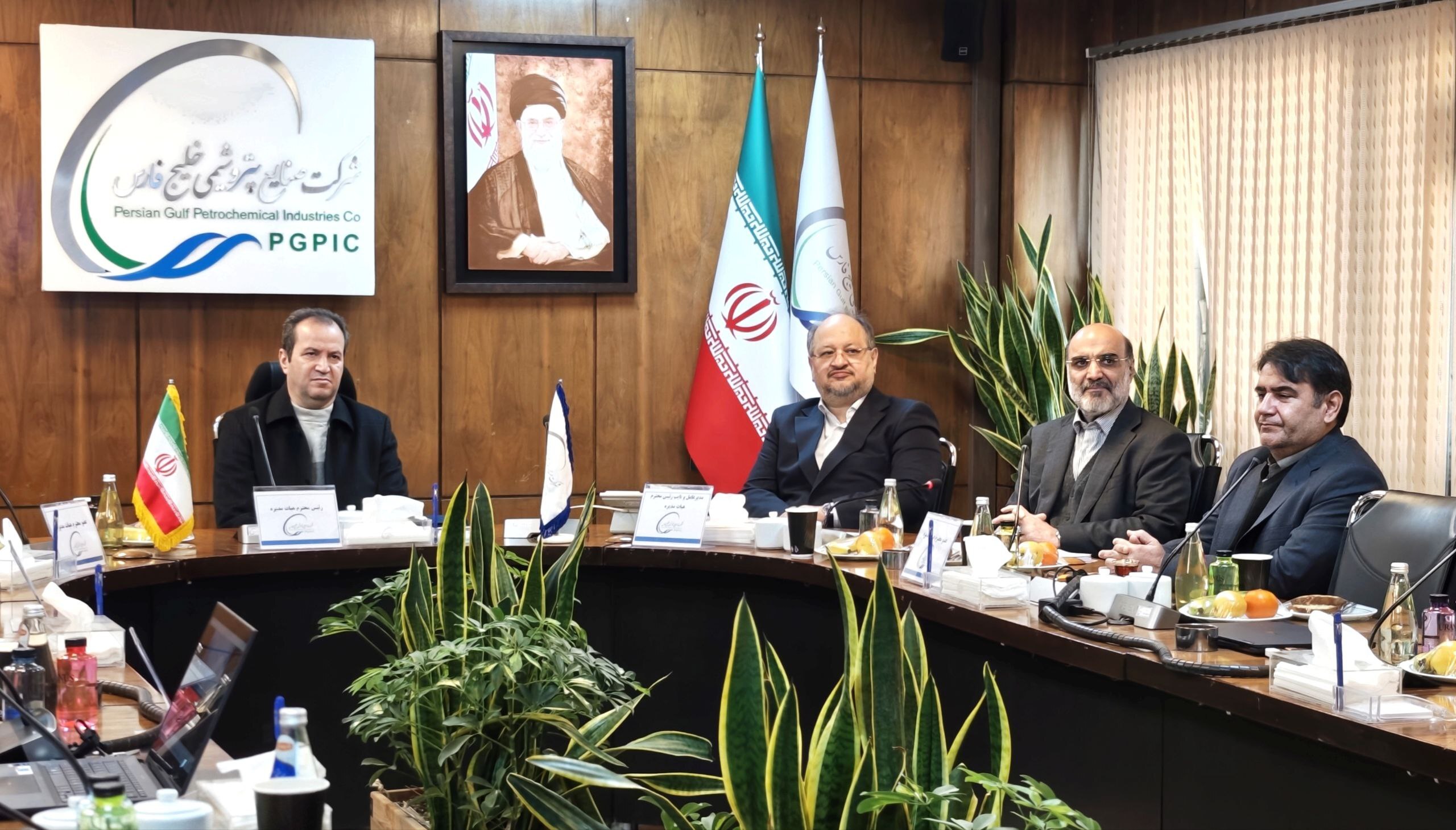 محمد شریعتمداری، عضو هیات مدیره و مدیرعامل شرکت صنایع پتروشیمی خلیج فارس شد محمد شریعتمداری، عضو هیات مدیره و مدیرعامل شرکت صنایع پتروشیمی خلیج فارس شد