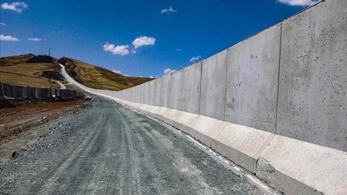 ببینید| تصاویر هوایی از انسداد مرز ایران و افغانستان ببینید| تصاویر هوایی از انسداد مرز ایران و افغانستان