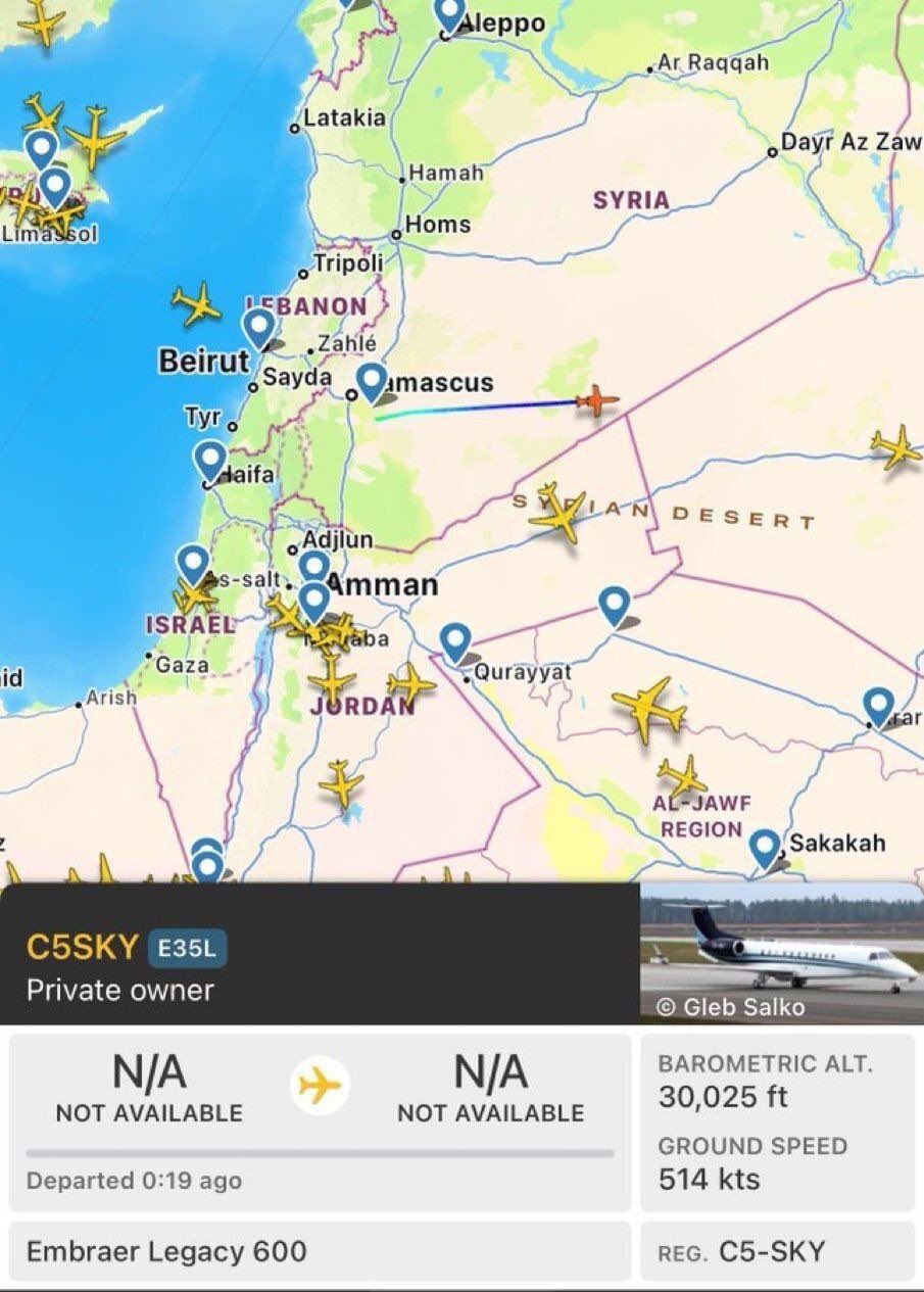 تحولات یازدهمین روز جنگ سوریه| ادعای روزنامه بیلد آلمان در خصوص پناهنده شدن خانواده اسد به روسیه همزمان با رویت یک هواپیمای شخصی کاخ ریاست جمهوری بر فراز عراق/ فرار ۲۰۰۰ نظامی ارتش اسد به عراق / حلقه محاصره دمشق در حال تنگتر شدن/ مخالفان اسد به ۱۰ کیلومتری دمشق رسیدند تحولات یازدهمین روز جنگ سوریه| ادعای روزنامه بیلد آلمان در خصوص پناهنده شدن خانواده اسد به روسیه همزمان با رویت یک هواپیمای شخصی کاخ ریاست جمهوری بر فراز عراق/ فرار ۲۰۰۰ نظامی ارتش اسد به عراق / حلقه محاصره دمشق در حال تنگتر شدن/ مخالفان اسد به ۱۰ کیلومتری دمشق رسیدند