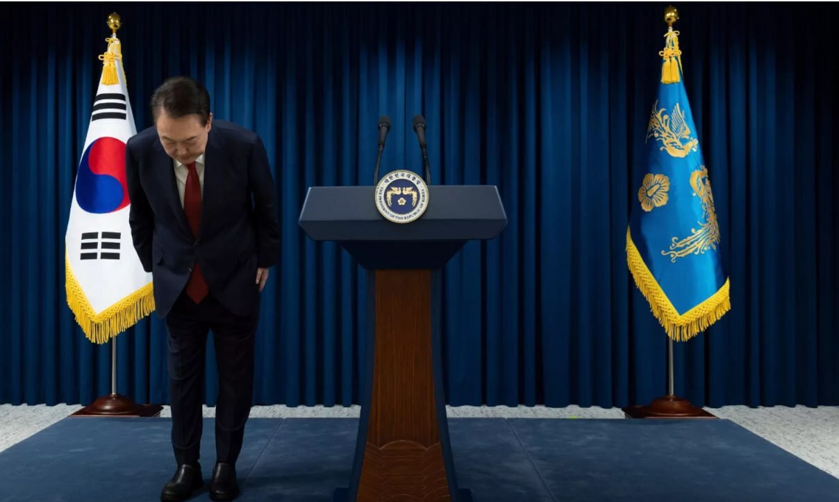 عذرخواهی دیرهنگام رئیس جمهور کره جنوبی | تجمع مردم برای محاکمه یون + عکس عذرخواهی دیرهنگام رئیس جمهور کره جنوبی | تجمع مردم برای محاکمه یون + عکس