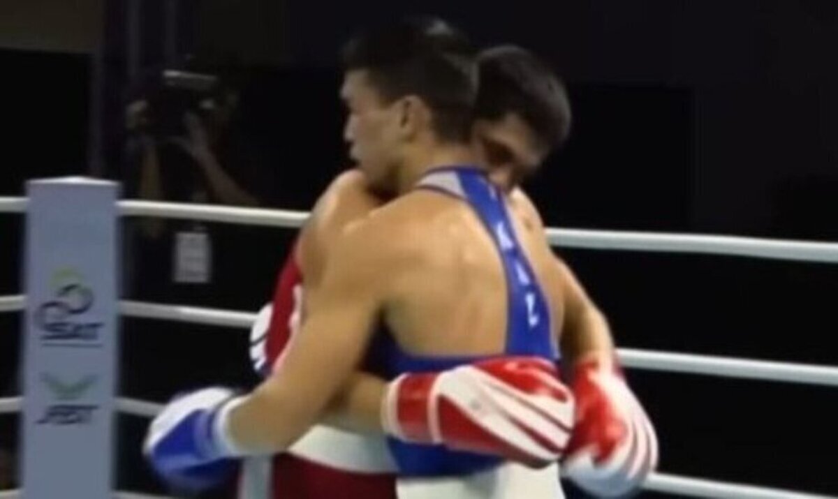 ببینید| پس گرفتن مدال بوکسور ازبک به دلیل گاز گرفتن حریف!